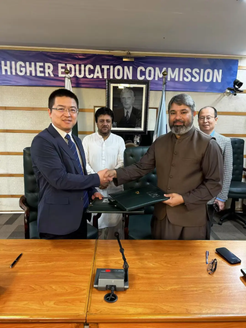 10万台！明升mansion88动力出海新篇章：机械革掷中标巴基斯坦总理青年妄想条记本电脑项目